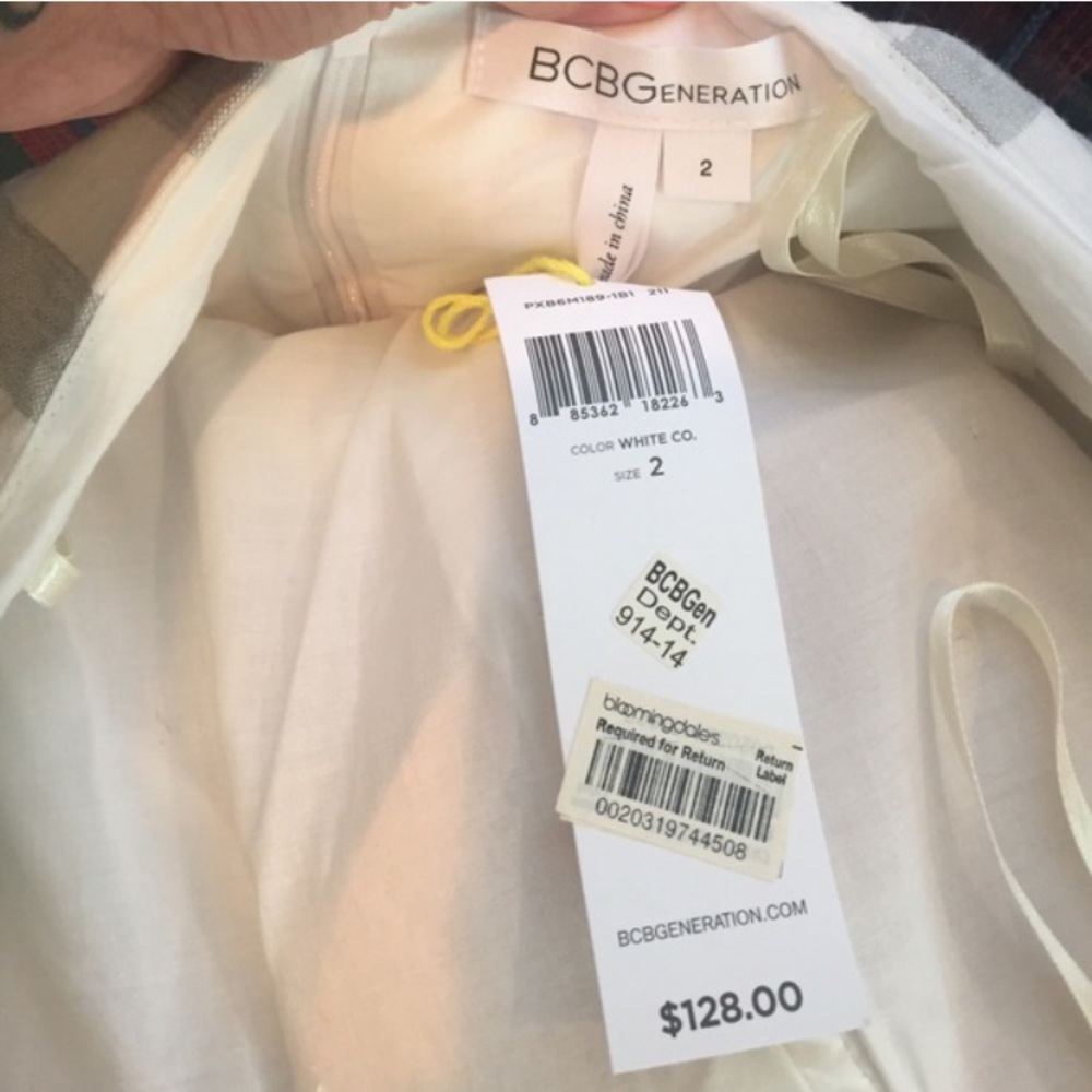 BCBG beige and white dress // grey - Picture 2 of 3